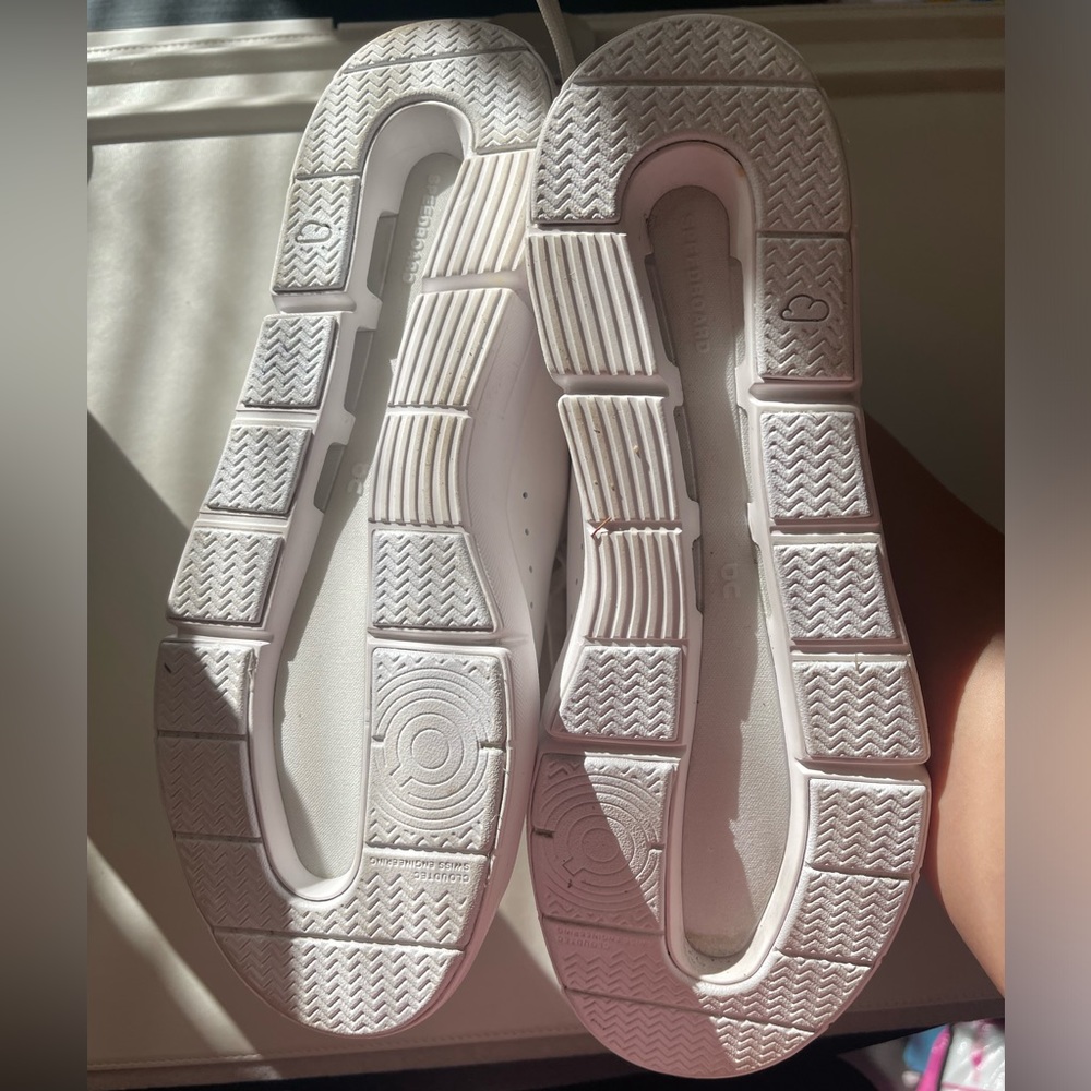 On Running - Women’s Size 9 - THE ROGER Advantage - Picture 2 of 5